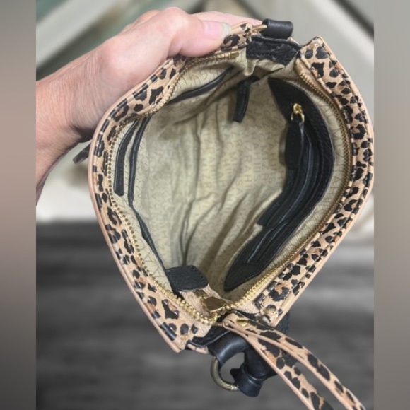 Isaac Mizrahi genuine pebble leather animal print crossbody bag - Picture 5 of 11